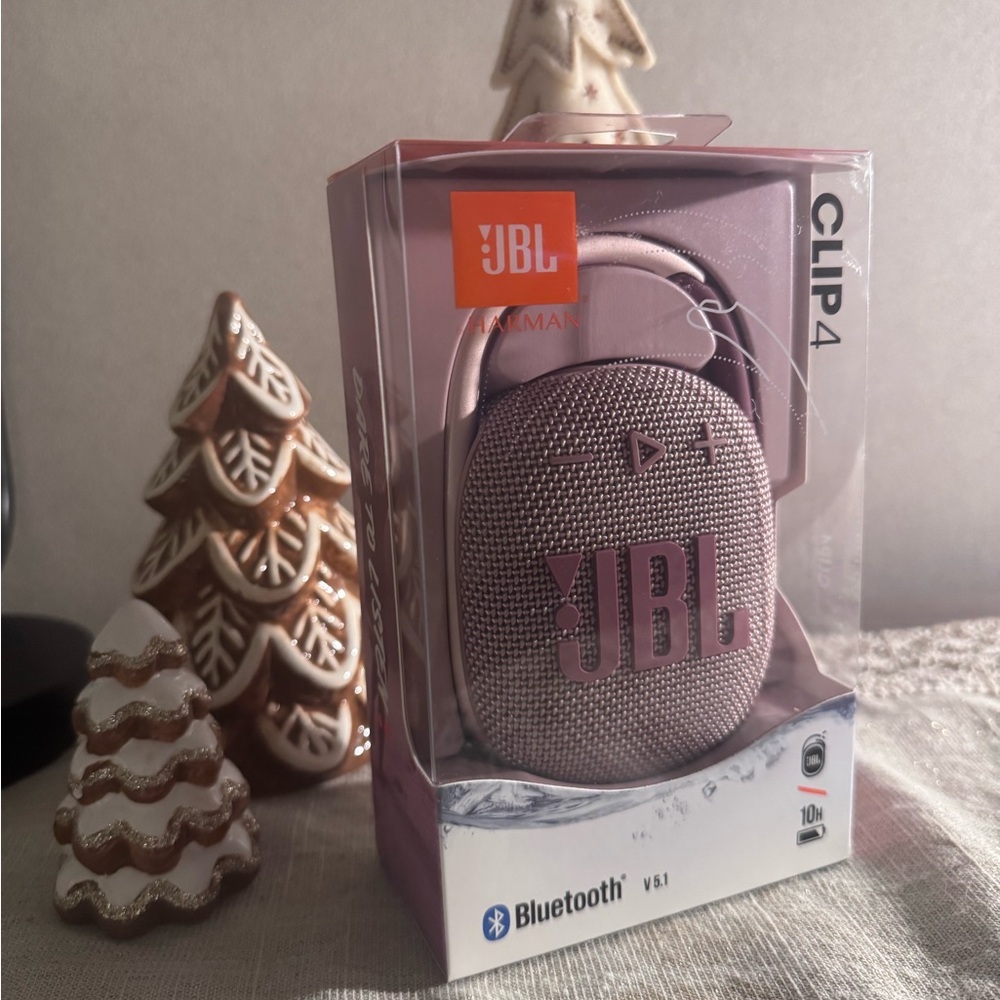 JBL Clip 4 Bluetooth Speaker in Light Purple
